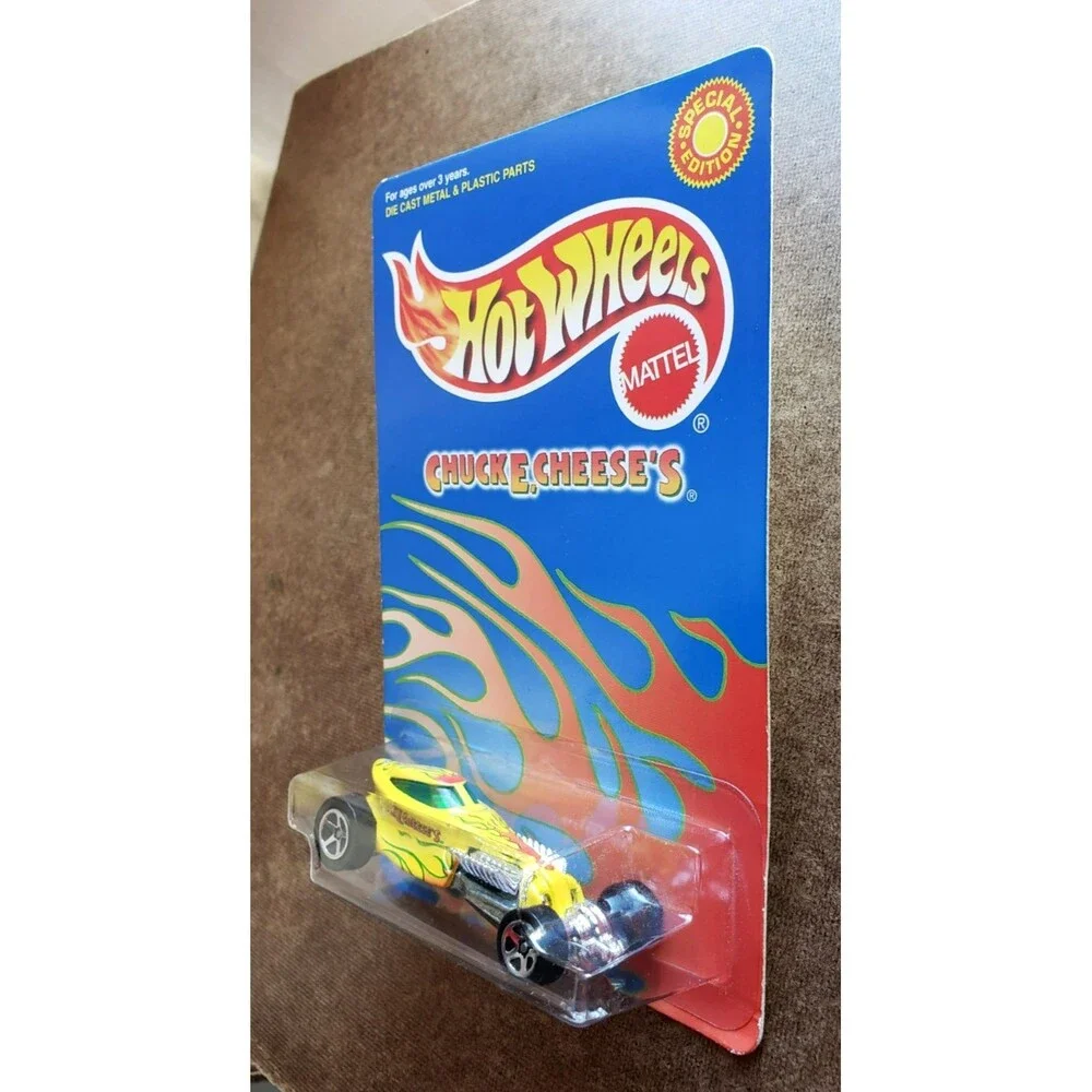 2001 Hot Wheels CHUCK E. CHEESE'S SWEET 16 II Yellow ZAMAC Base 5 SP 1:64 #27254